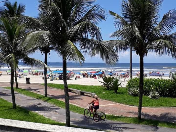 Frente mar piscina churrasqueira wifi garagem portaria 24hs Solemar Exterior foto